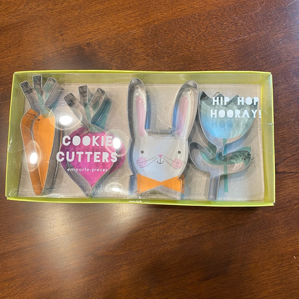 NWT Bunny Cookie Cutter Set